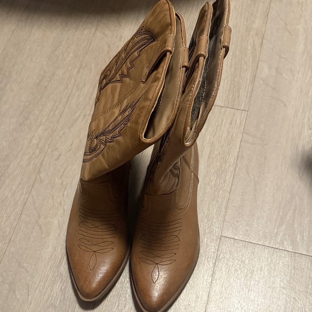 Women’s Tan Cowboy Boot